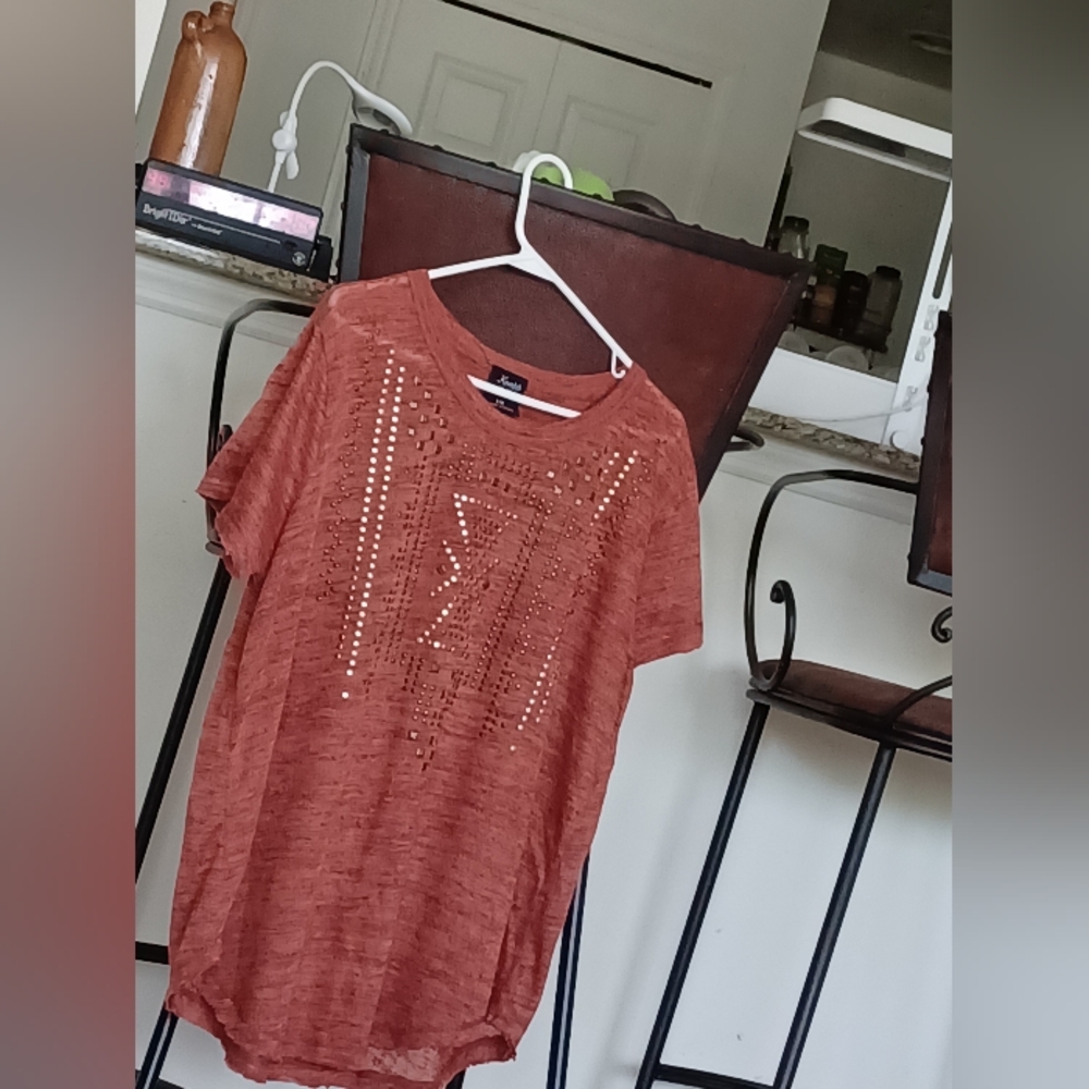 Knapp Studios Womens Size 1X Rust Top With Copper & Bronze Grommets design.